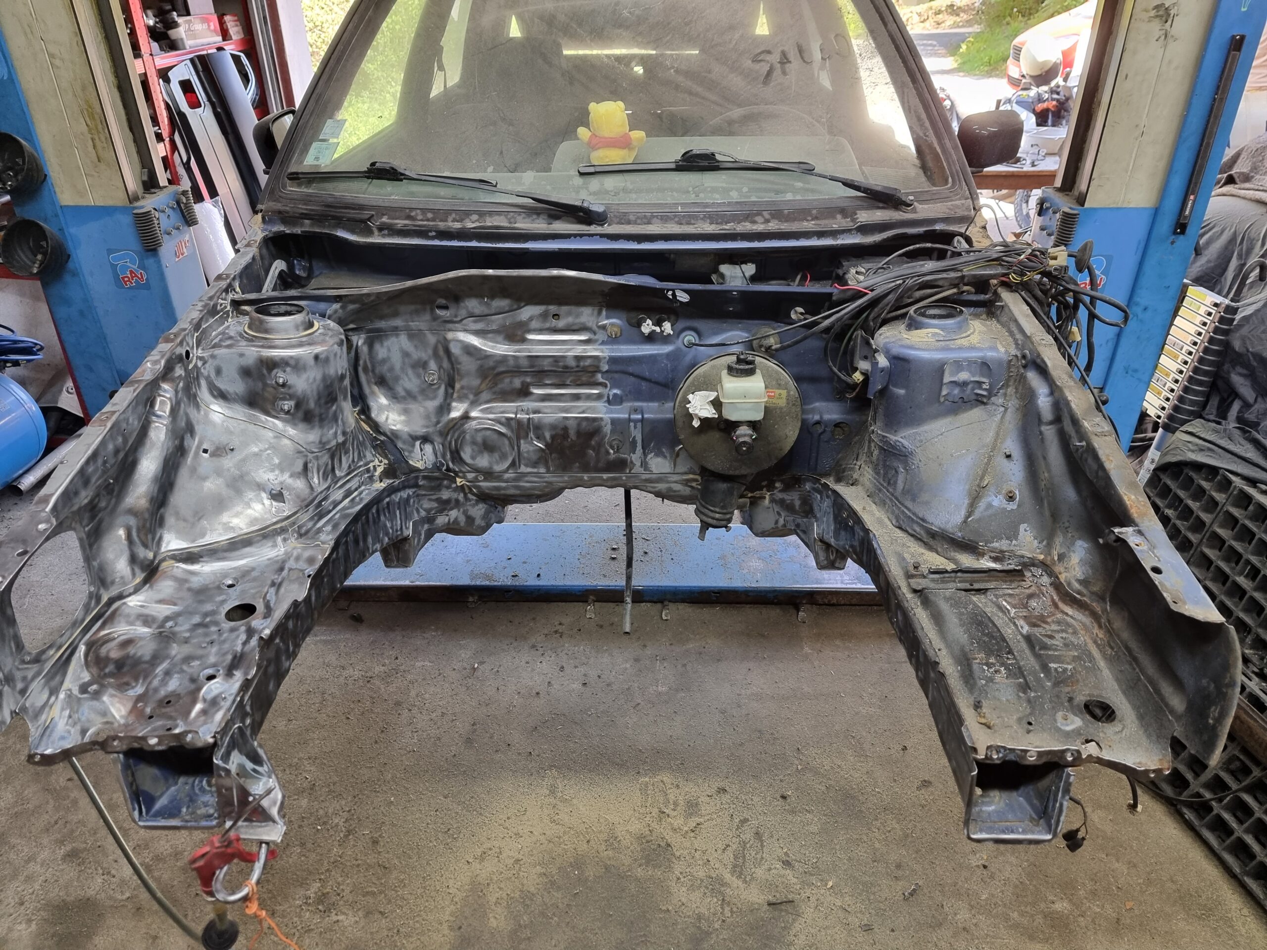 Baie moteur Golf MK2 en décapage